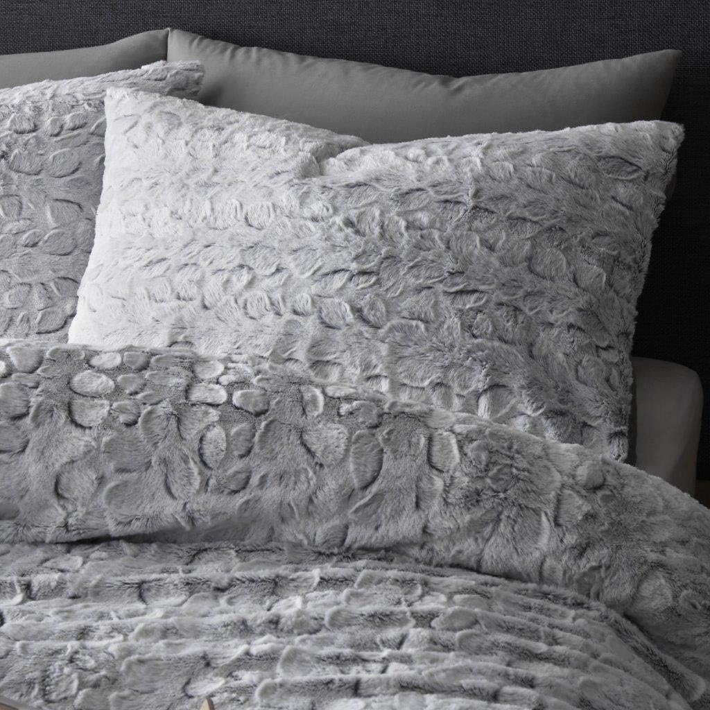 Faux Fur Duvet Cover With Pillow cases pillow