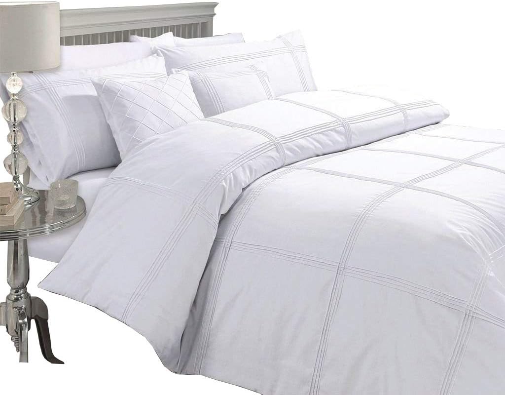 Bedding Set with Pillows white